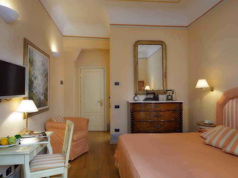 Bed and Breakfast A Palazzo Busdraghi Residenza D'Epoca Лукка Экстерьер фото