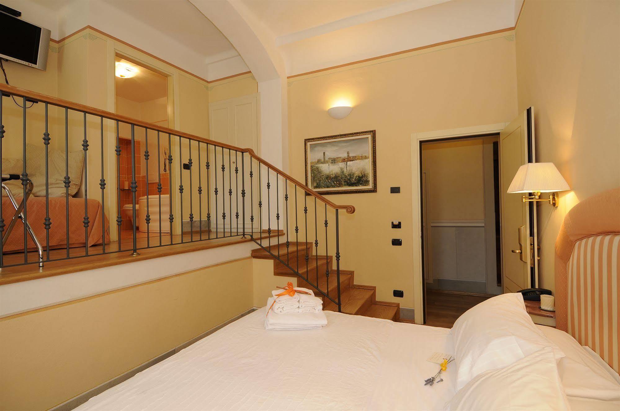 Bed and Breakfast A Palazzo Busdraghi Residenza D'Epoca Лукка Экстерьер фото