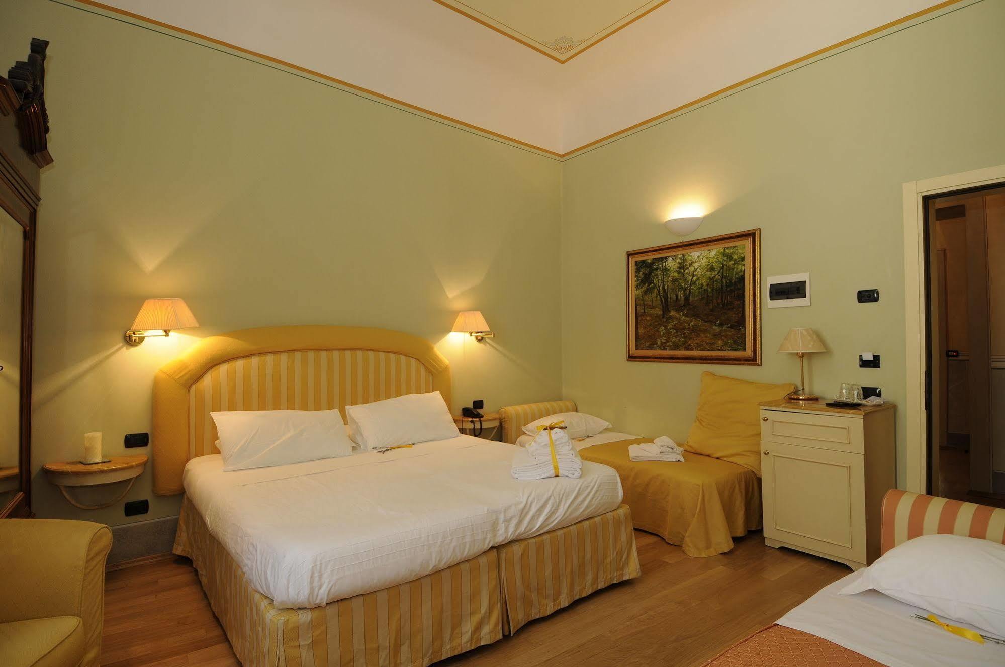 Bed and Breakfast A Palazzo Busdraghi Residenza D'Epoca Лукка Экстерьер фото